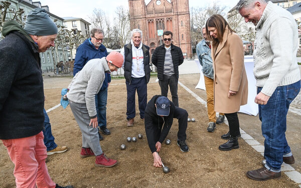 Boule auf dem Luisenplatz wieder geöffnet: Kostenloses Spiel und Verleihangebote starten