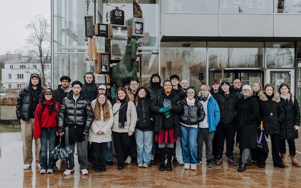 Jugendliche aus Deutschland, Slowenien und Portugal diskutieren Medien und Demokratie in Wiesbaden Jugendliche aus Deutschland, Slowenien und Portugal diskutieren Medien und Demokratie in Wiesbaden