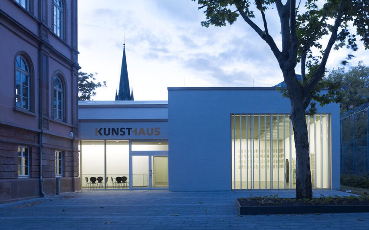 Kunsthaus Wiesbaden öffnet nach Sanierung Ateliers zur Kurzen Nacht der Galerien und Museen Kunsthaus Wiesbaden öffnet nach Sanierung Ateliers zur Kurzen Nacht der Galerien und Museen