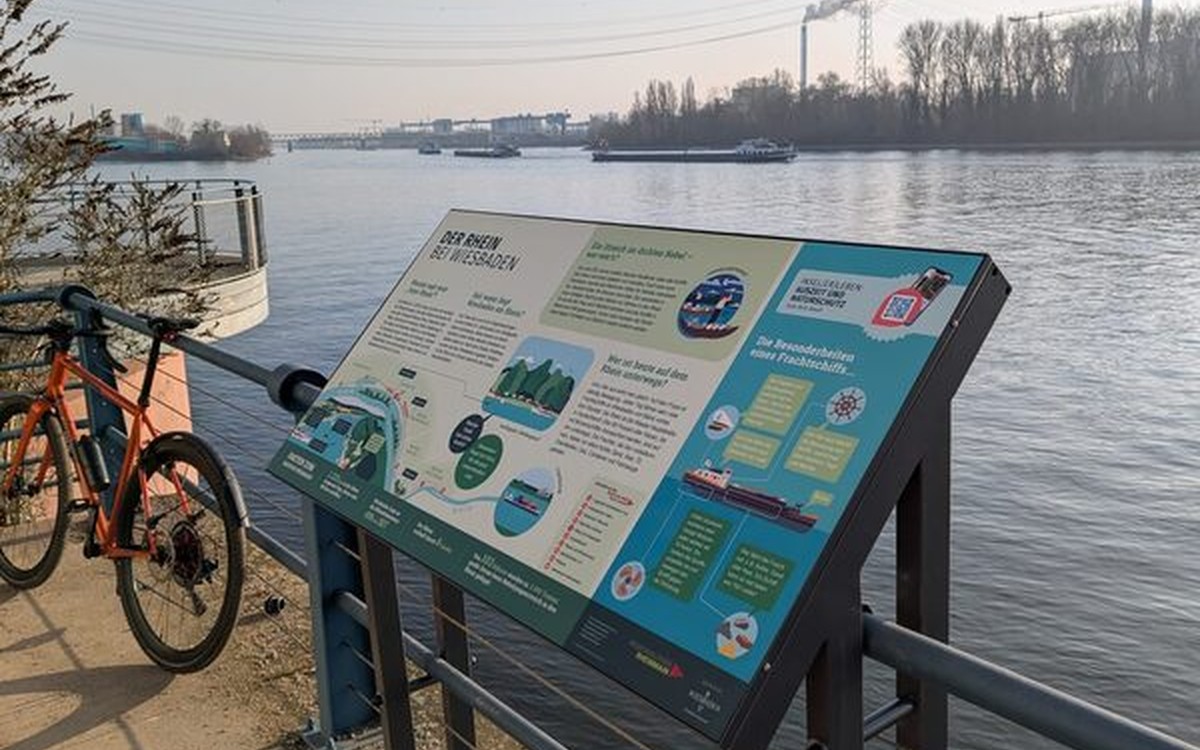 Neun neue Informationstafeln an Rhein und Main in Wiesbaden installiert