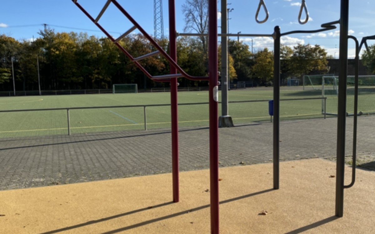 Wiesbaden eröffnet Calisthenics Anlage und neuen Basketballkorb auf dem Sportplatz Amöneburg